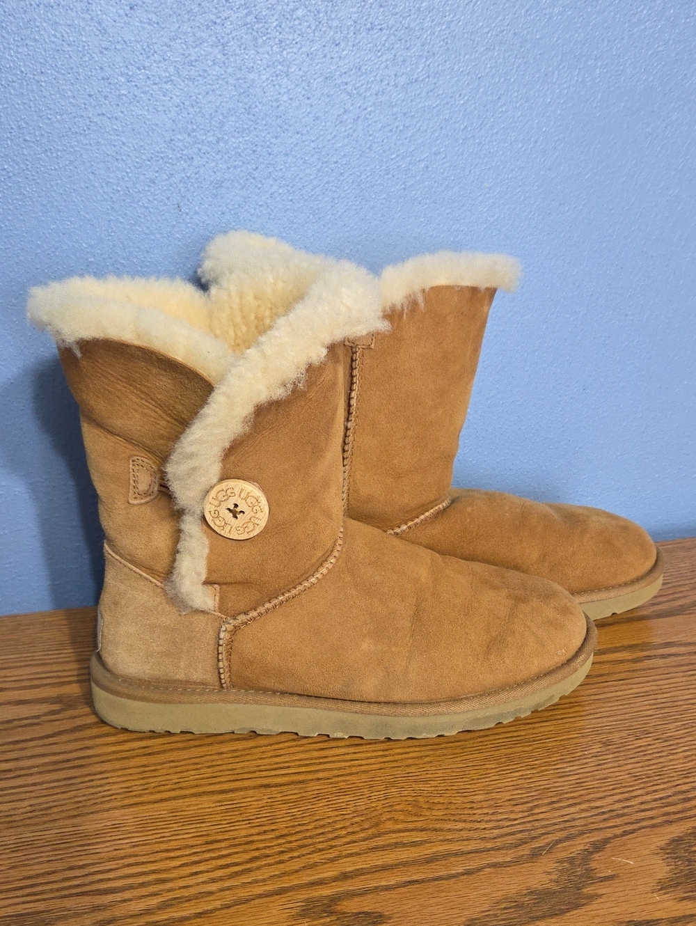 UGG Button-Front Sheepskin Boots - Chestnut